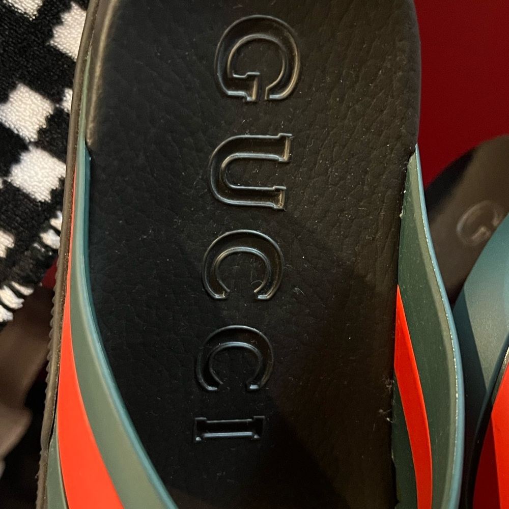 Gucci Women's Black and Red Slide Sandals - Picture 3 of 11